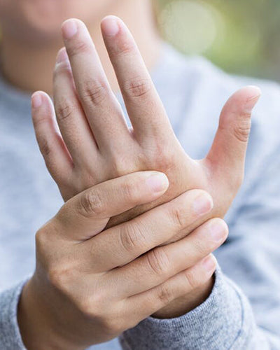 Inconforts au niveau des articulations des doigts : mieux les comprendre