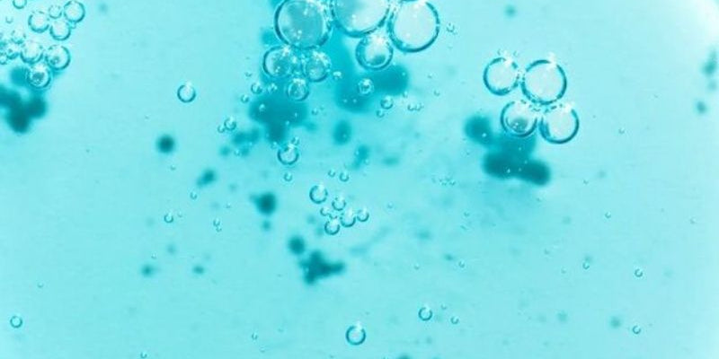 La vitamine B3, essentielle à la fabrication de NAD (Nicotinamide Adénine Dinucléotide) contribue à un métabolisme énergétique normal, fournissant ainsi à l’organisme l’énergie nécessaire au fonctionnement des cellules.