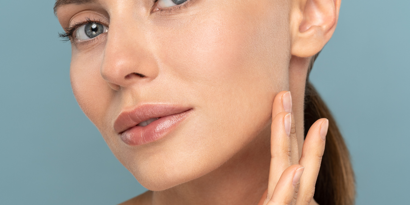 Améliore l’élasticité et l’hydratation pour une peau plus lisse et éclatante.